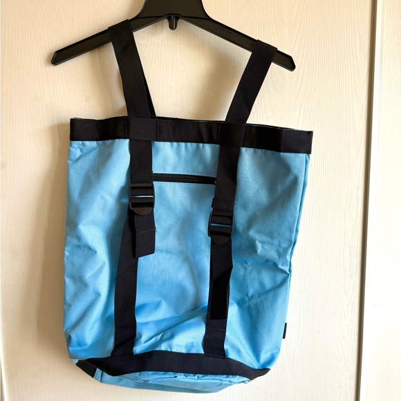 Adjustable backpack - Picture 2 of 3